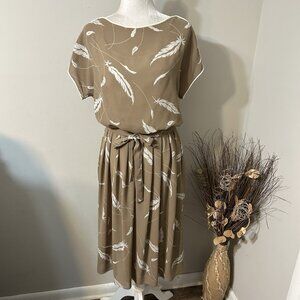 Vtg 80s Unbranded Beige Feathers Elastic Waist Sheer Line Midi Dress Belt Sz M ?